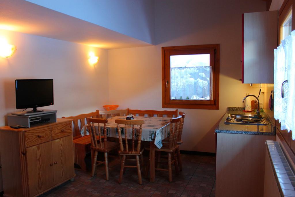 Chalet Presanella Temù Habitación foto
